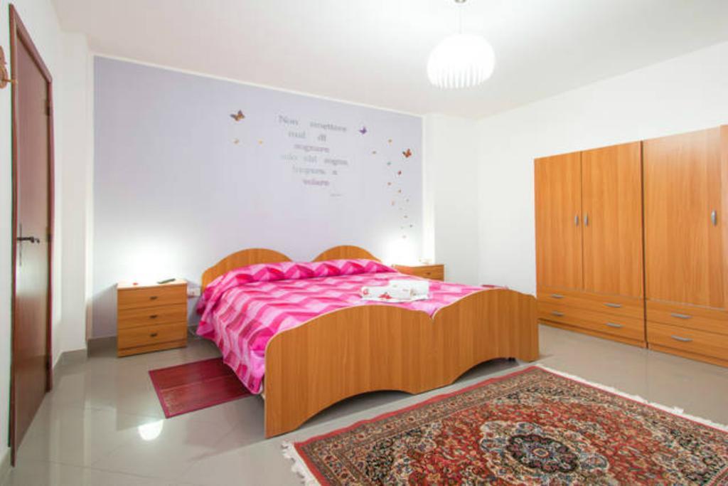 Lo Specchio Del Salento Bed and Breakfast Lecce Rum bild